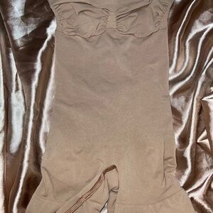 Skims seamless sculpt strapless shortie bodysuit